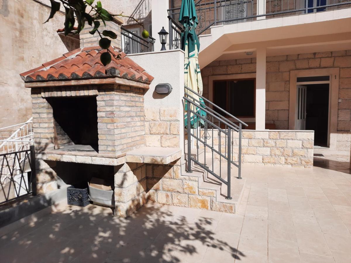 Apartments Villa Beba Komiža Exterior foto