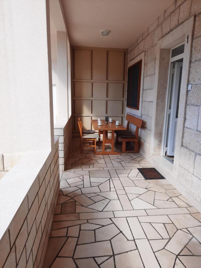 Apartments Villa Beba Komiža Exterior foto