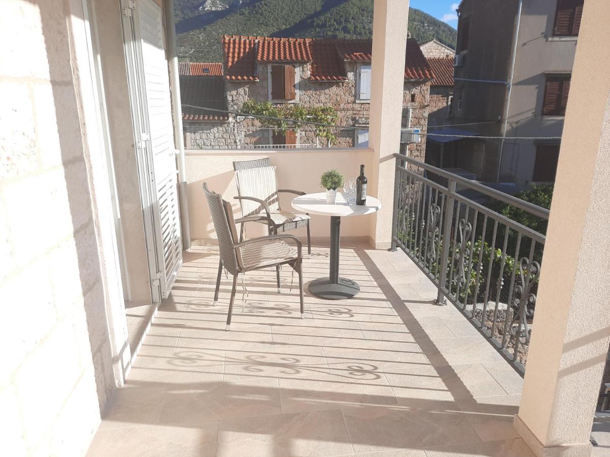 Apartments Villa Beba Komiža Exterior foto